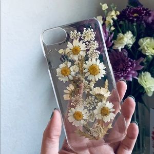 HOST PICK**Daisy Flower IPhone Case 6/6s/7/8